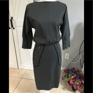 Keyingyi Medium Gray dress with a zipper pockets and cuffs